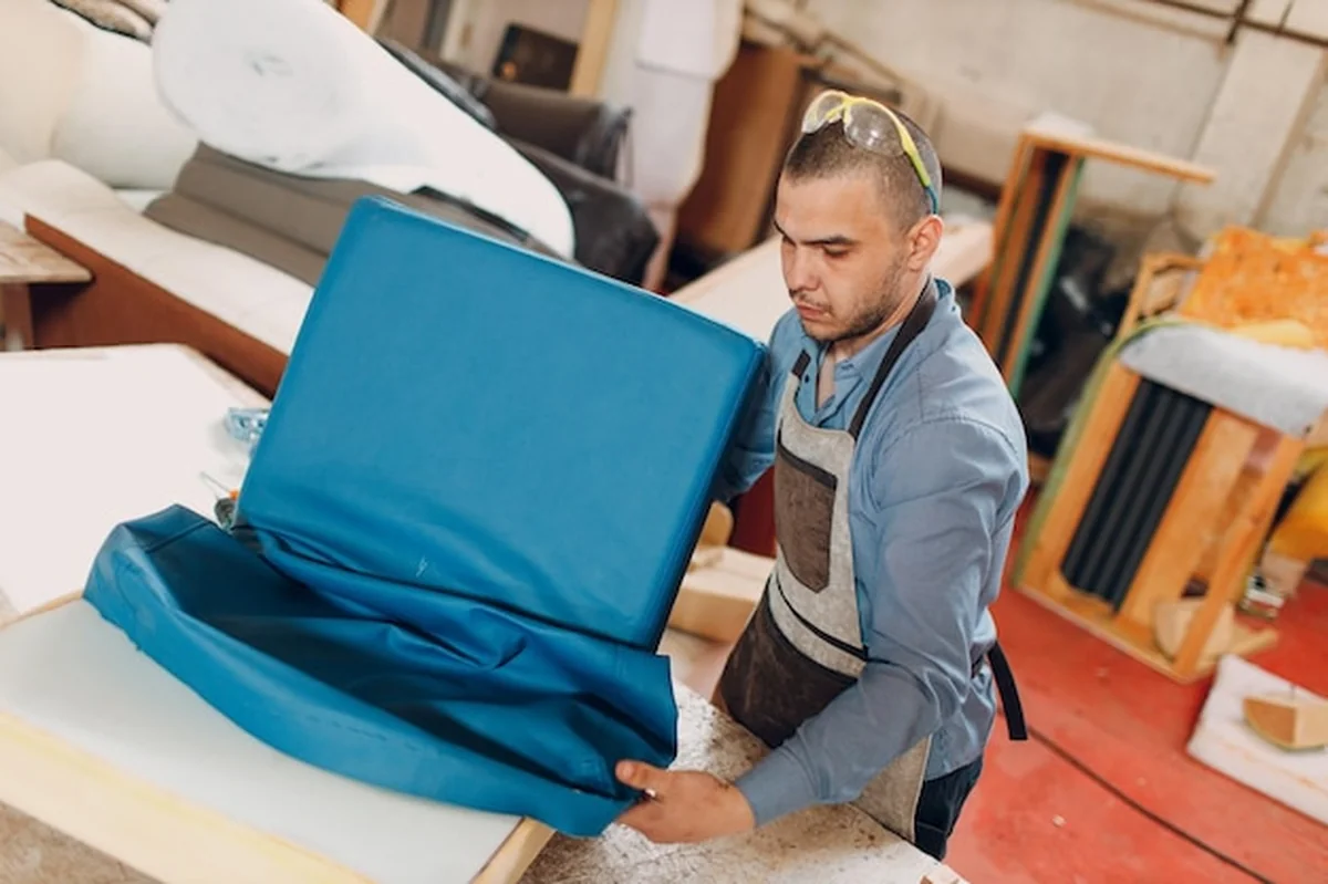 Meble tapicerskie i produkcja tkanin podczas renowacji