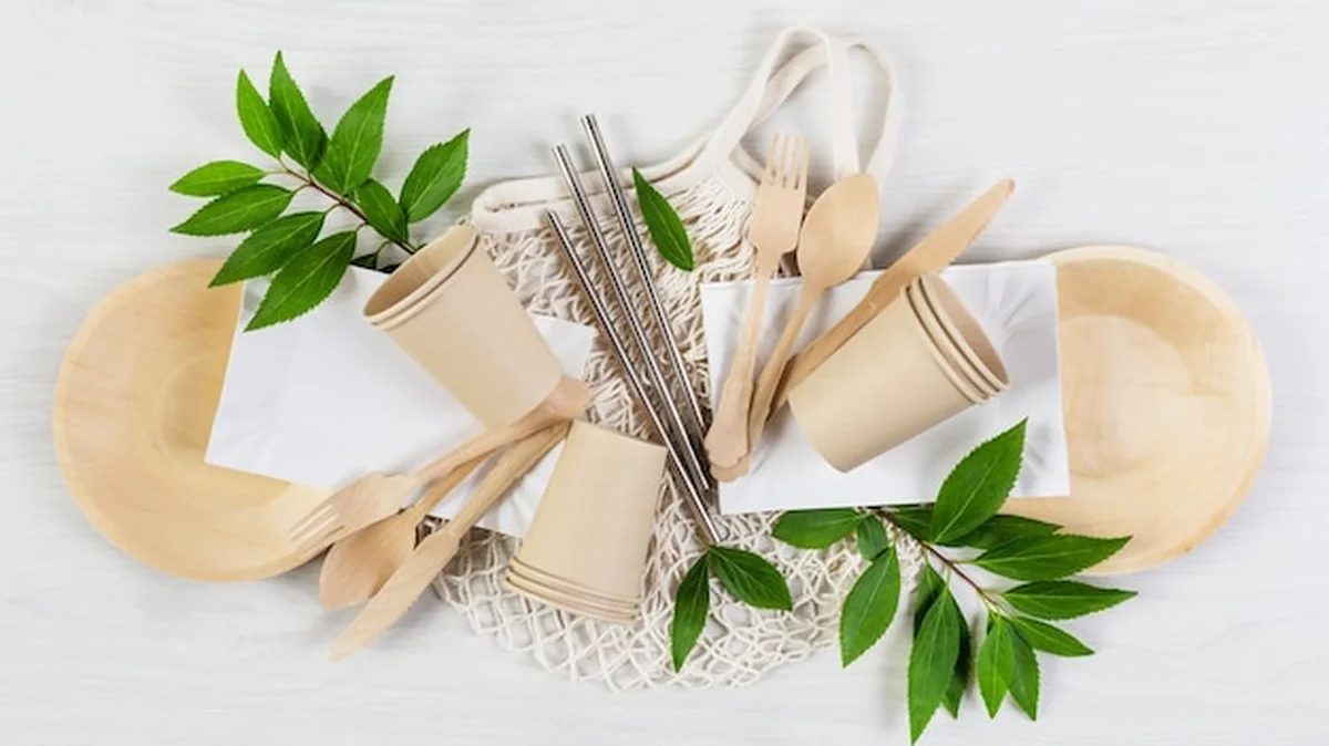 Ekologiczne naczynia jednorazowe z drewna bambusowego i papieru