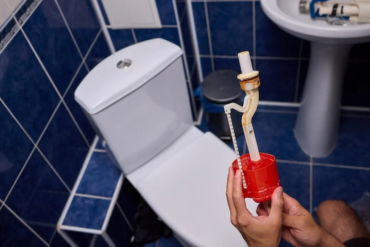 Efektywna konserwacja zbiornika toaletowego i strategie naprawy dla domowników i najemców