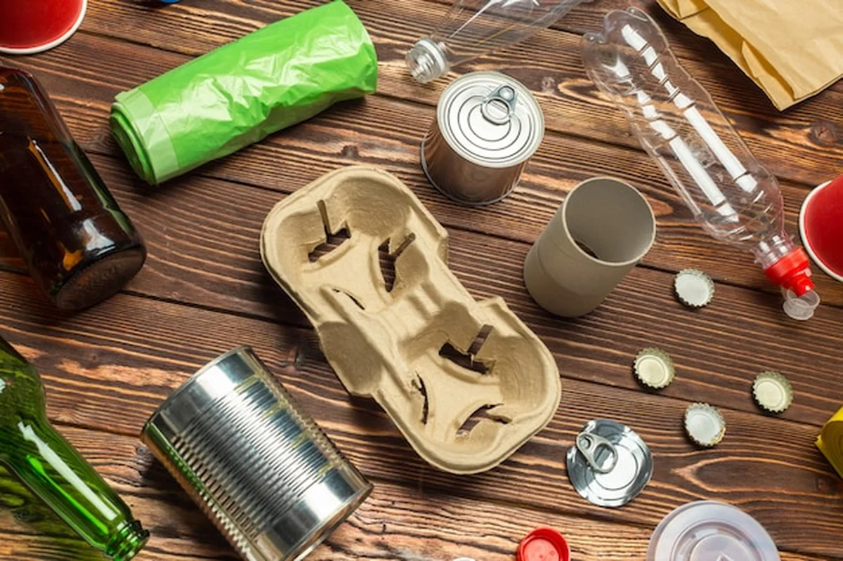 Odpady papierowe, plastikowe i polietylenowe do recyklingu